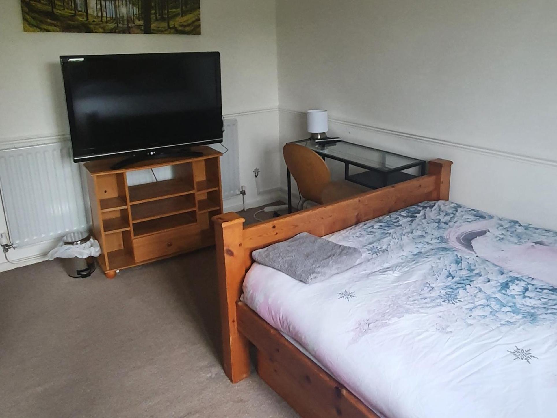 Spacious And Serene Stay Near Milton Keynes Centre Willen Номер фото